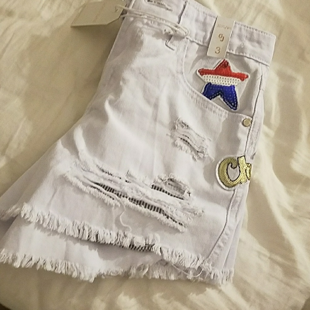 Shorts - Picture 3 of 4