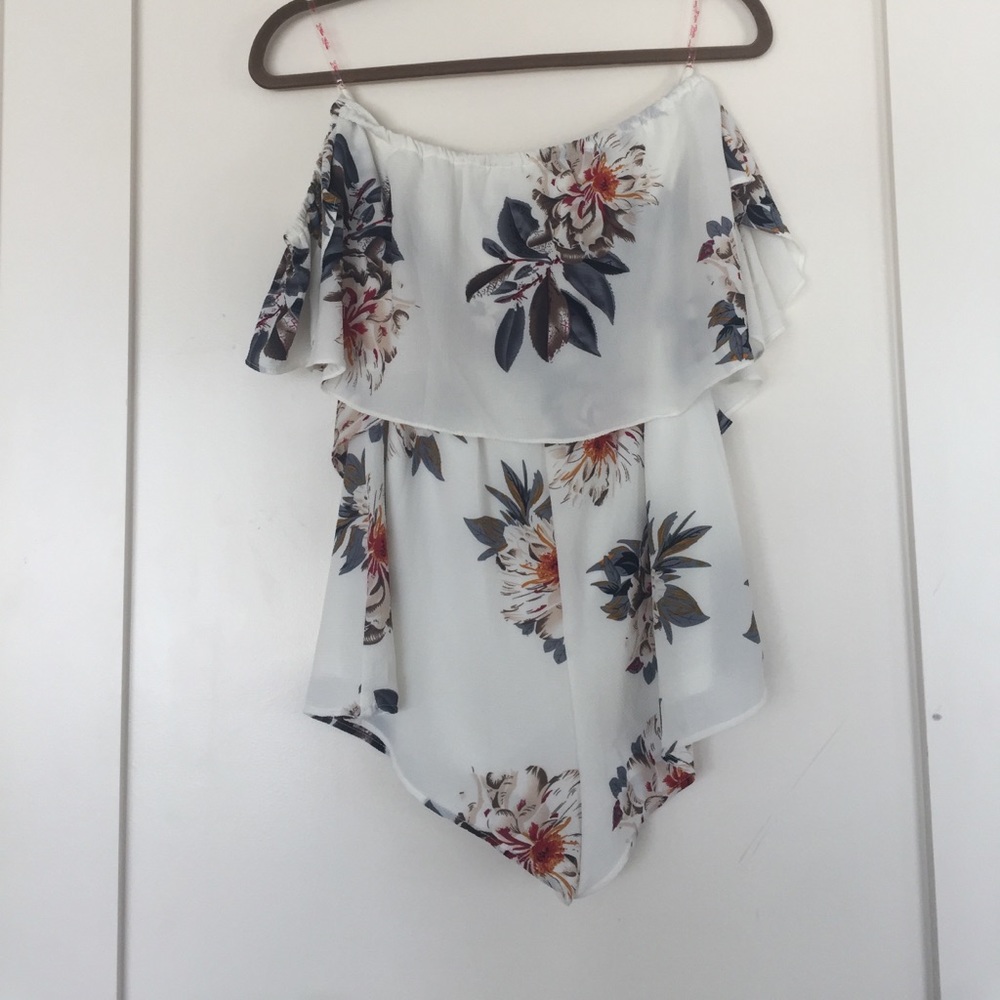 ⚜️Ivory off the shoulder floral Romper - Picture 7 of 8