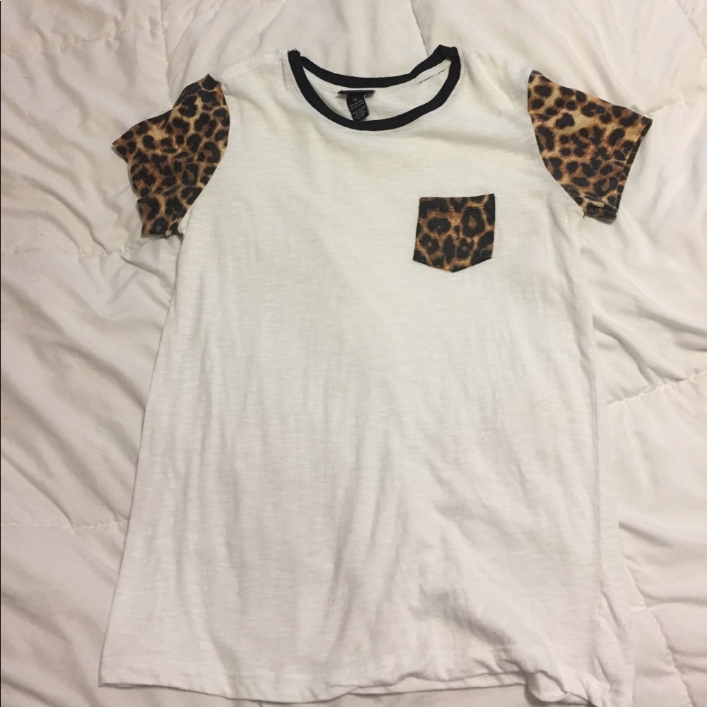 White shirt with leopard sleeves and pocket
