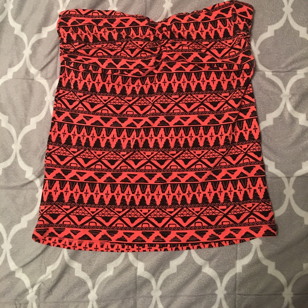 🚫Strapless tribal top🚫
