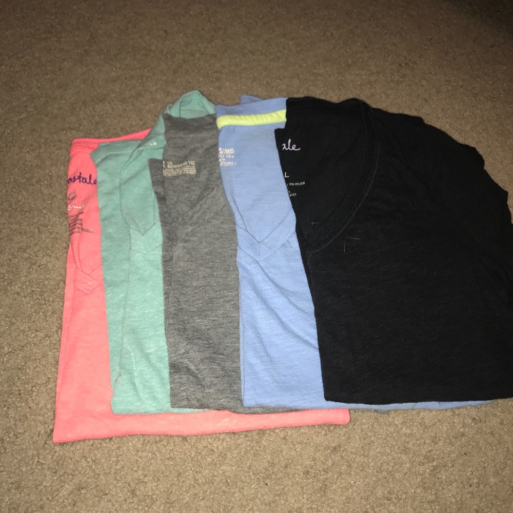 Colored v-neck t-shirt