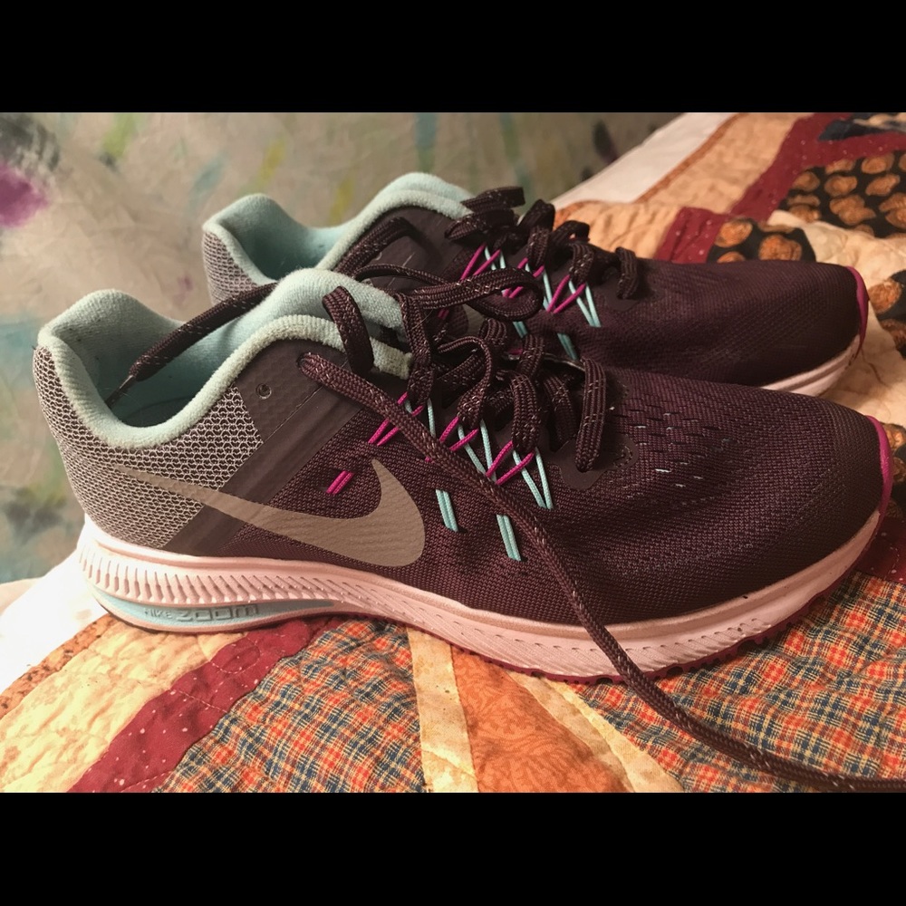 **** SOLD **** Nike Zoom Winflo 2 Running Shoes
