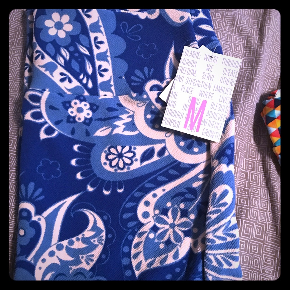 Medium LuLaRoe Cassie skirt