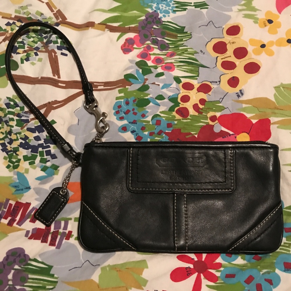 ✨Coach Wristlet✨ - Black
