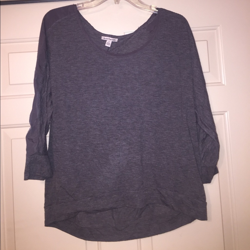 Gray American eagle top