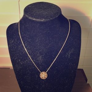 Gold pendant necklace