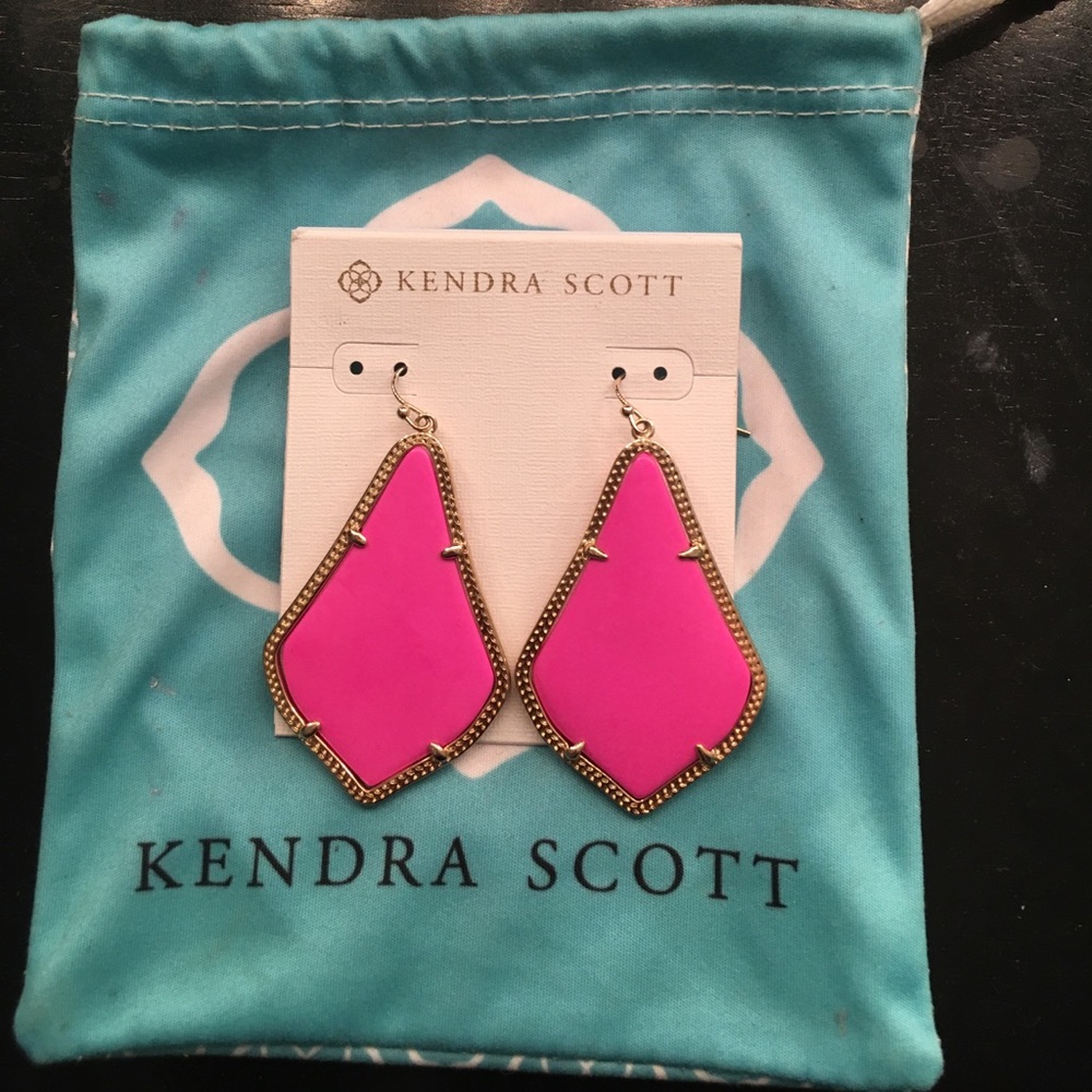 Kendra Scott Magenta Earnings