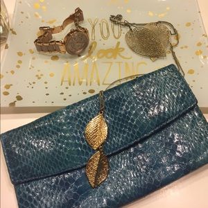 Statement piece! 💙💙💙