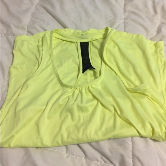 Workout tank bundle - Picture 2 of 4