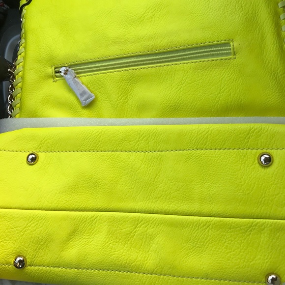 SOLD - Edged Chainlink Neon Yellow Shoulder Bag - Picture 2 of 4