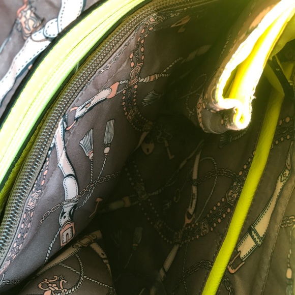 SOLD - Edged Chainlink Neon Yellow Shoulder Bag - Picture 3 of 4