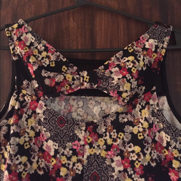 Fun and flirty dress! - Picture 3 of 4