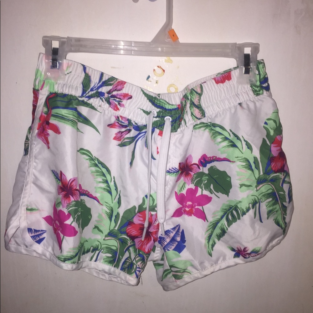 Beach Shorts / Floral