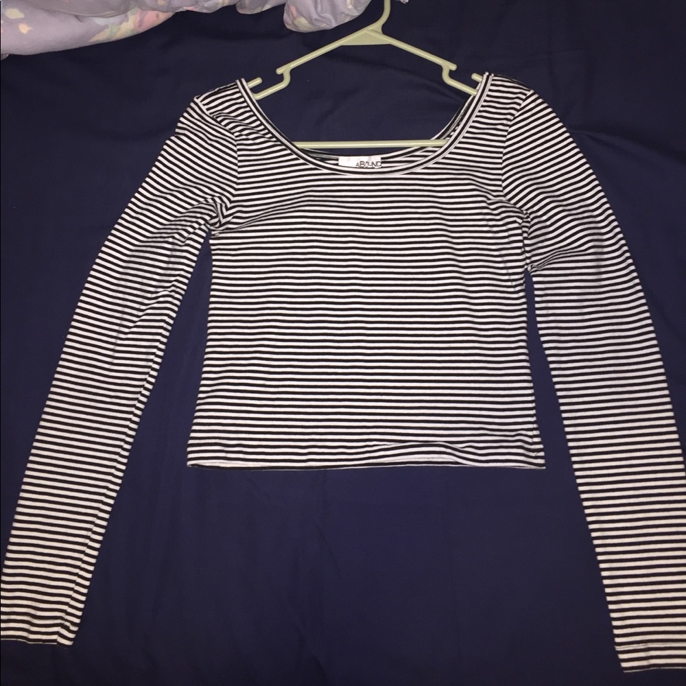 Black and white stripped crop top-ish