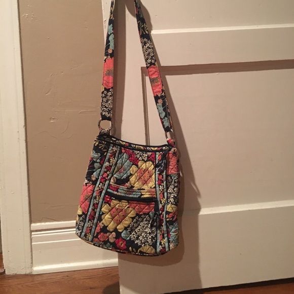 Vera Bradley Hipster cross-body in Happy Snails. - Picture 3 of 6