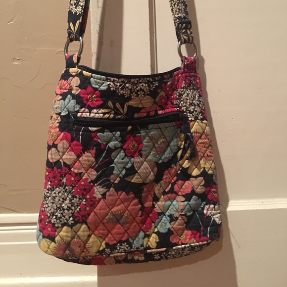Vera Bradley Hipster cross-body in Happy Snails. - Picture 4 of 6