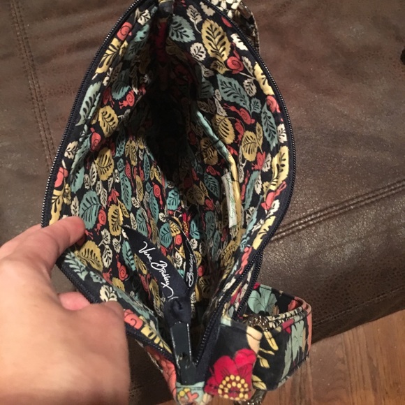 Vera Bradley Hipster cross-body in Happy Snails. - Picture 6 of 6