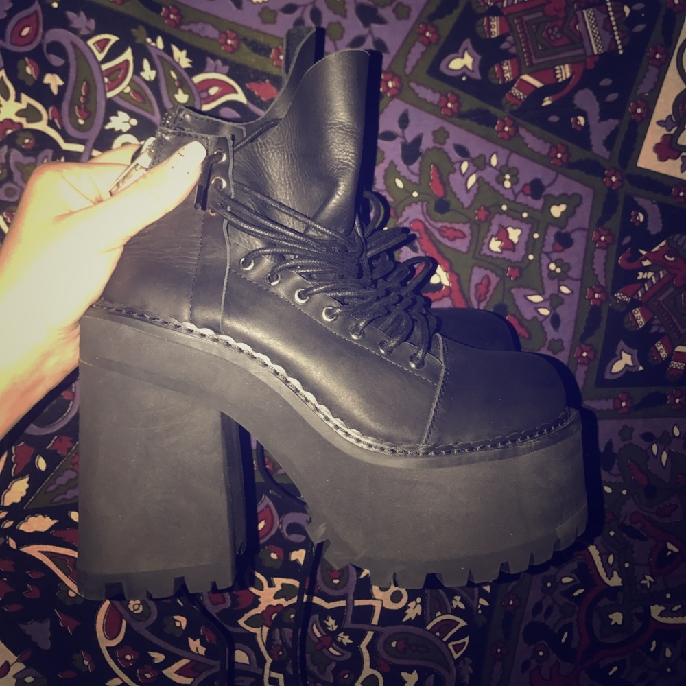 UNIF THRASH BOOT
