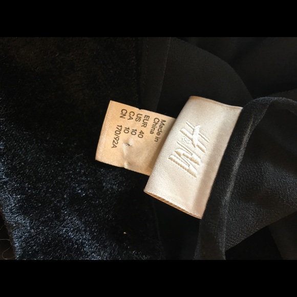 Holly Golightly Breakfast at Tiffany's black dress - Picture 3 of 8