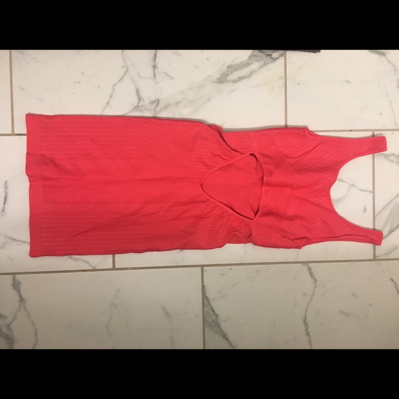 Pink coral bodycon dress with keyhole back - Picture 2 of 3