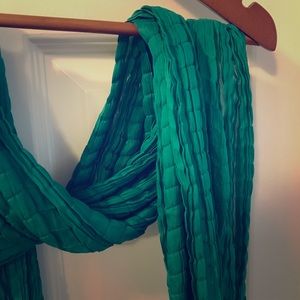 emerald green crinkled scarf