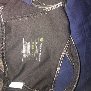 sports bra (NEVER WORN)