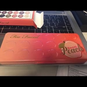 Too faced sweet peach Palette bar