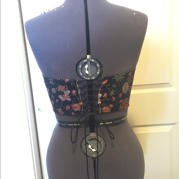 beautiful Chinese brocade crop top - Picture 4 of 4