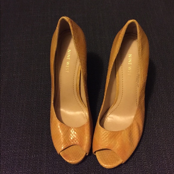Nine West camel color pumps in size 6.5. - Picture 2 of 5