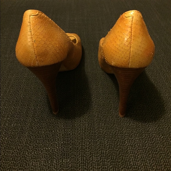 Nine West camel color pumps in size 6.5. - Picture 3 of 5