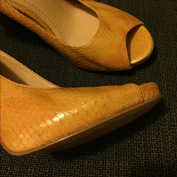Nine West camel color pumps in size 6.5. - Picture 5 of 5