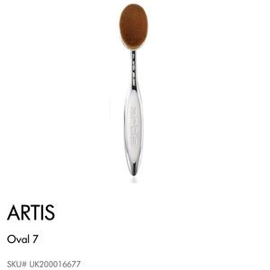 Artis Brush oval 7
