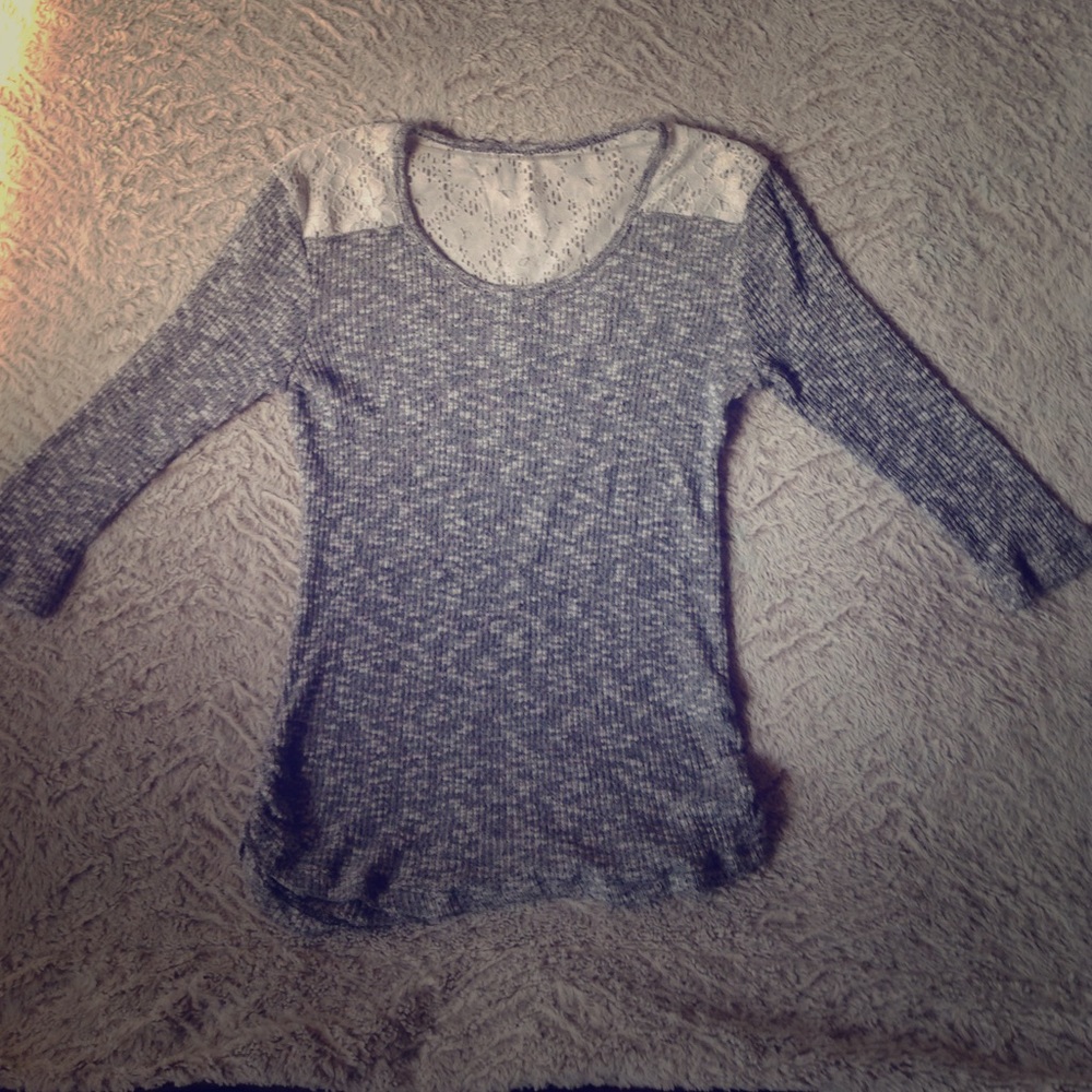 Never worn size medium (7-9) great condition