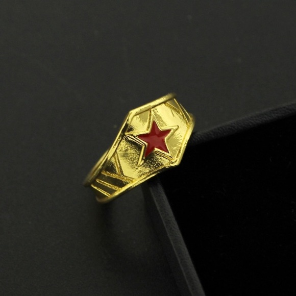 Wonder Woman Red Star Gold Ring Sizes 6 7 8 - Picture 4 of 6