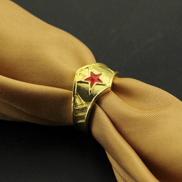 Wonder Woman Red Star Gold Ring Sizes 6 7 8 - Picture 5 of 6