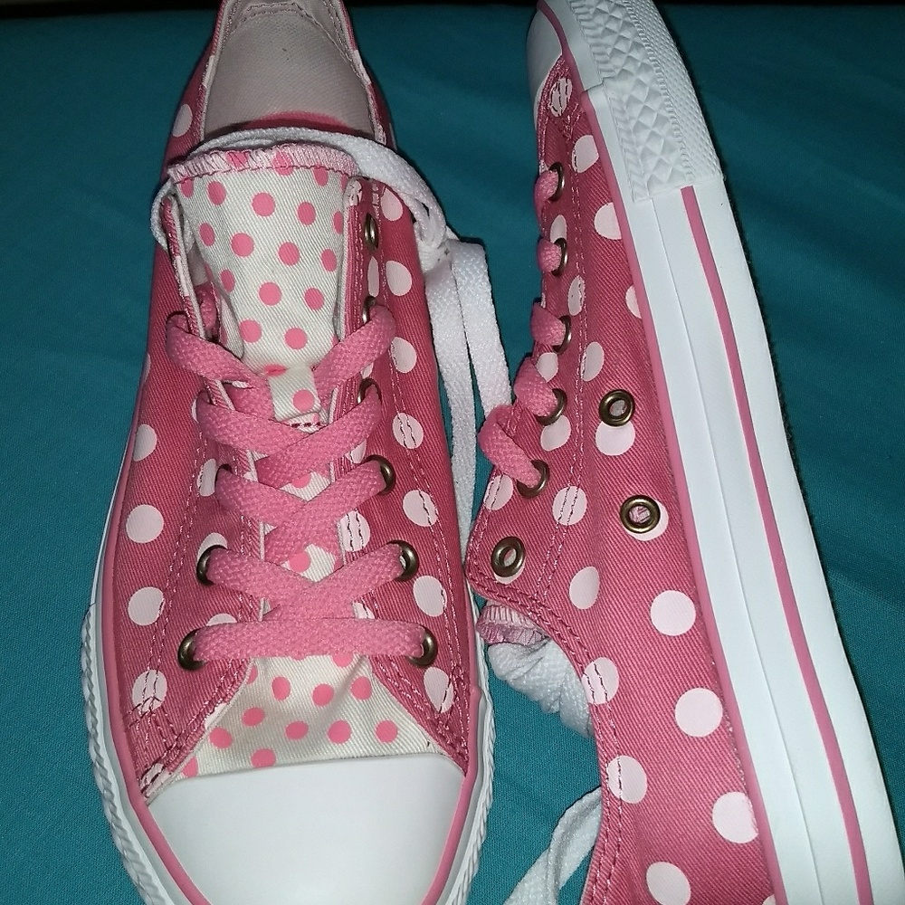 Polka dot Converse