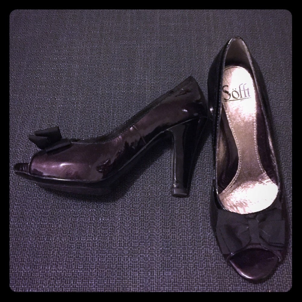 Söfft egg plant patent leather pumps in size 7.