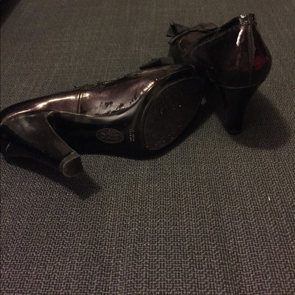 Söfft egg plant patent leather pumps in size 7. - Picture 3 of 5