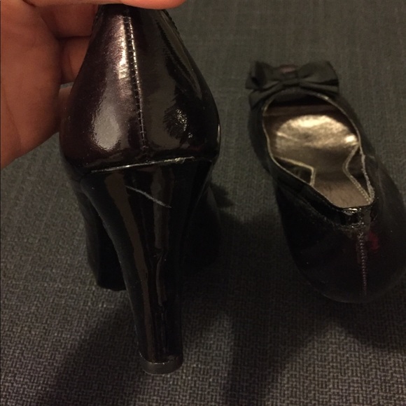 Söfft egg plant patent leather pumps in size 7. - Picture 4 of 5