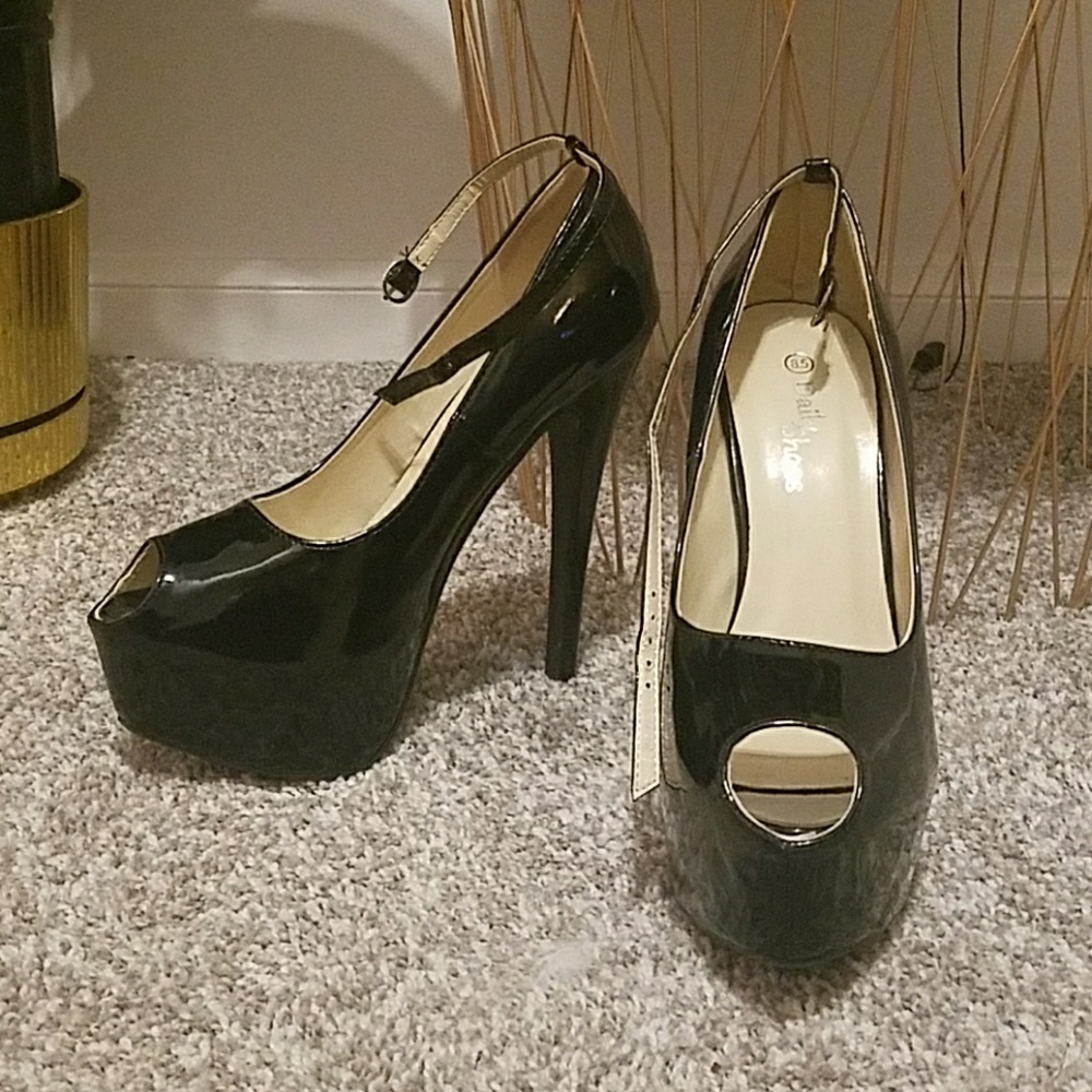 Patent Leather Peep-toe Pumps with Ankle Strap