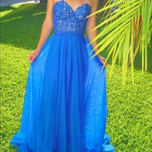 ROYAL BLUE PROM OR PAGEANT DRESS 💙💙💙