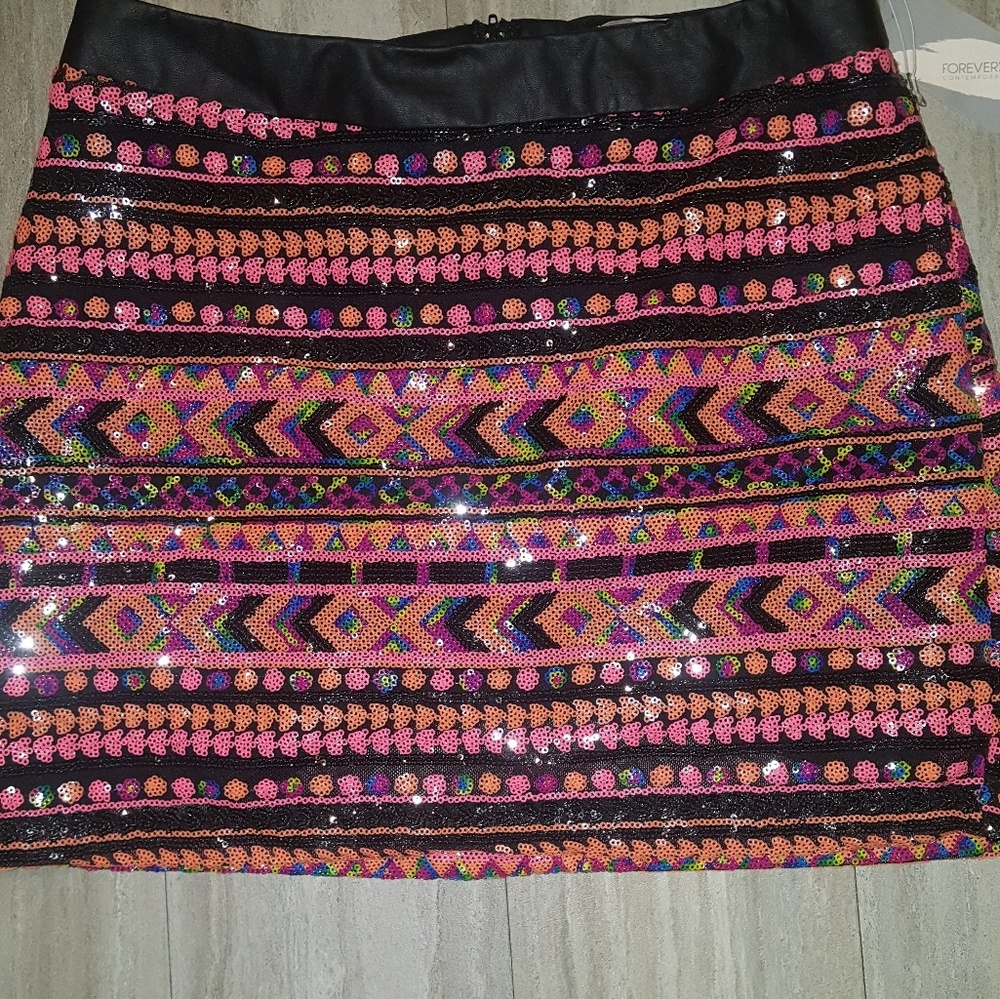 🎀 NWT--Orange and Pink Sequin skirt🎀