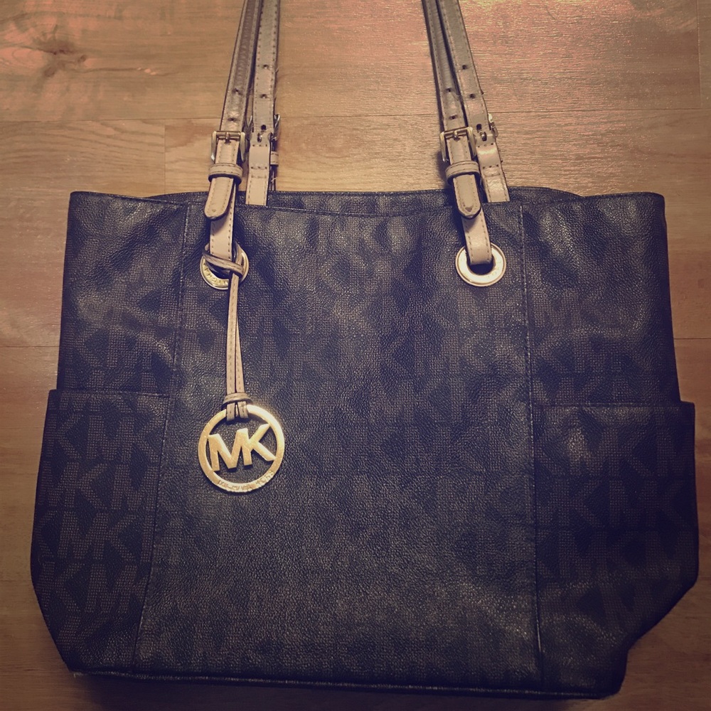 💥SALE💥 Signature Michael Kors shoulder bag