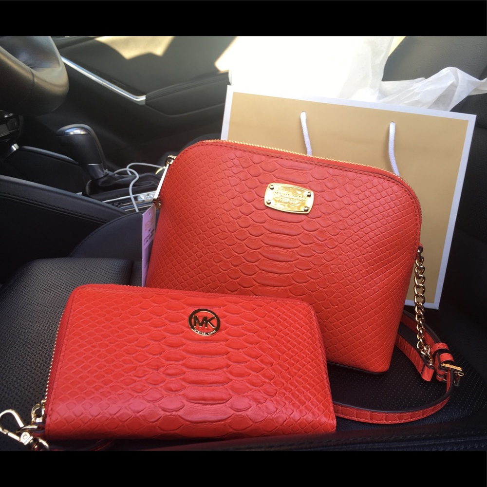 Mk cindy Large Dome Crossbody