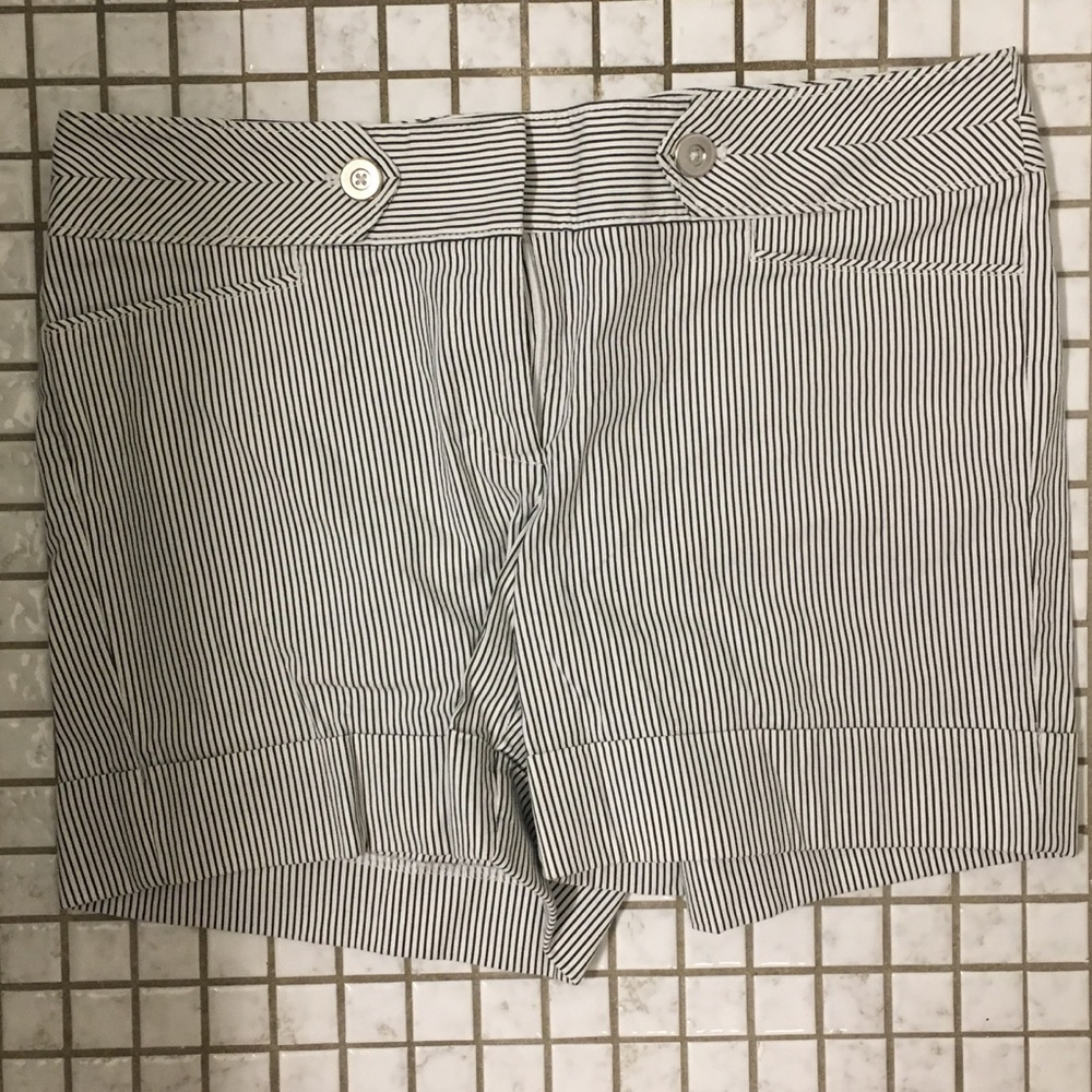 Stripped white and black shorts