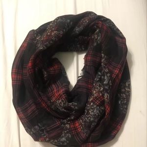 Skull infinity scarf.