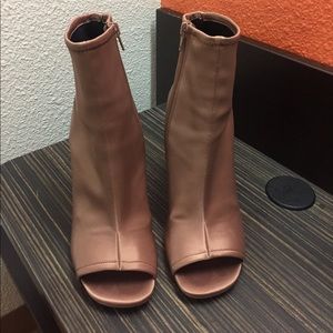 Steve Madden Satin booties in Rose