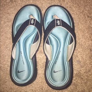 Nike Comfort footbed flip flops!