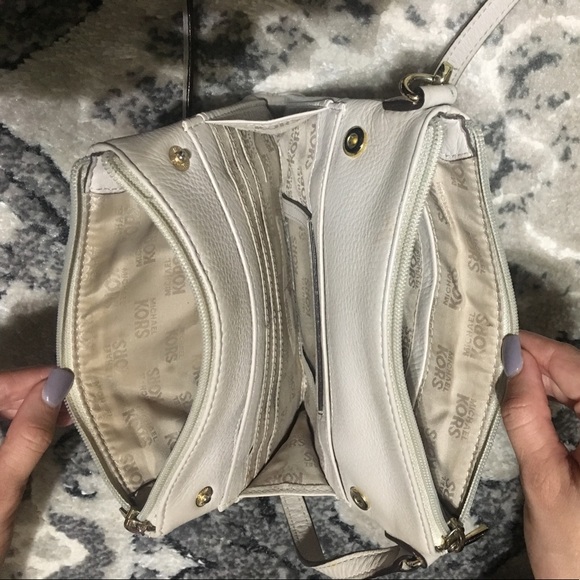 AUTHENTIC MICHAEL KORS TAN CROSSBODY BAG 👜 - Picture 2 of 4