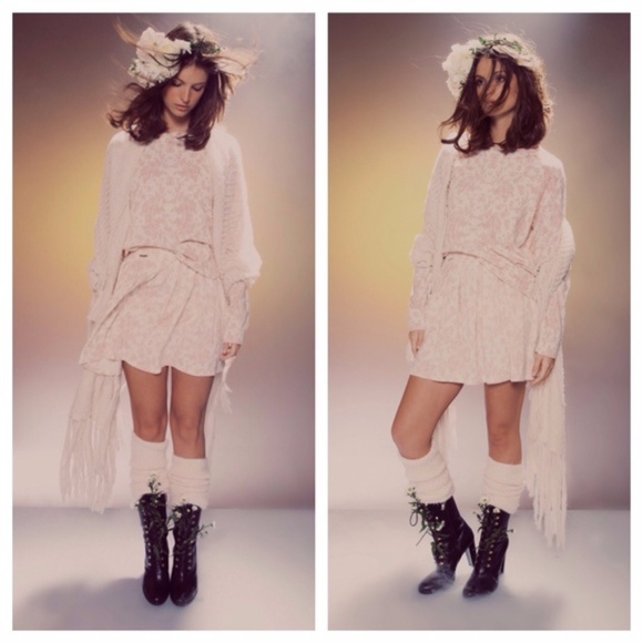 Wildfox Sweaters - 🌷Wildfox White Label 70s Toile Floral Sweater